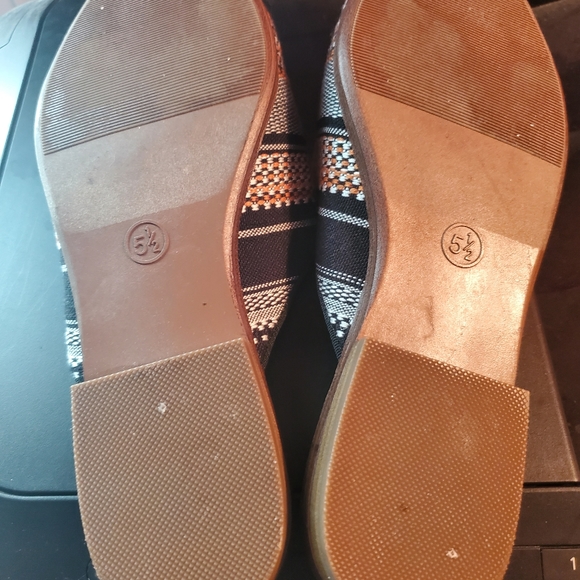 Universal Thread Mules - Picture 2 of 4